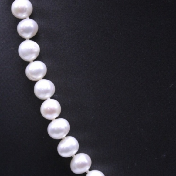 Gorgeous Pearl Necklace - Picture 4 of 6